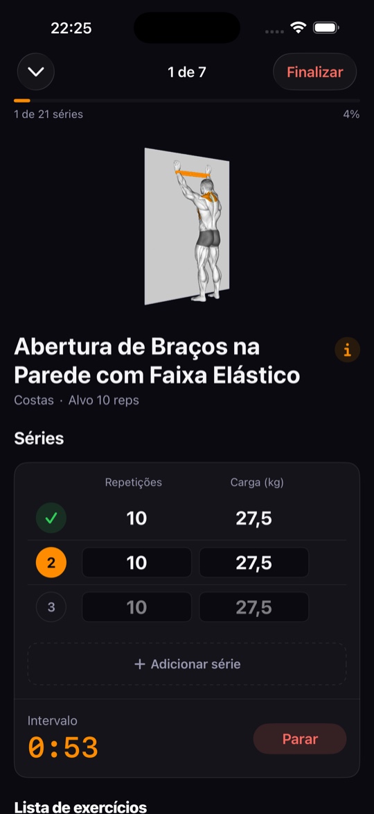 Tela de treino do GymSquad: Abertura de Braços na Parede com Faixa Elástico, série 2 de 3 com 10 repetições e 27,5 kg, e o intervalo de descanso correndo em 53 segundos.